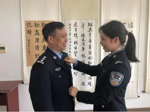 长大后我就成了你！两代公安缘，一世警察情